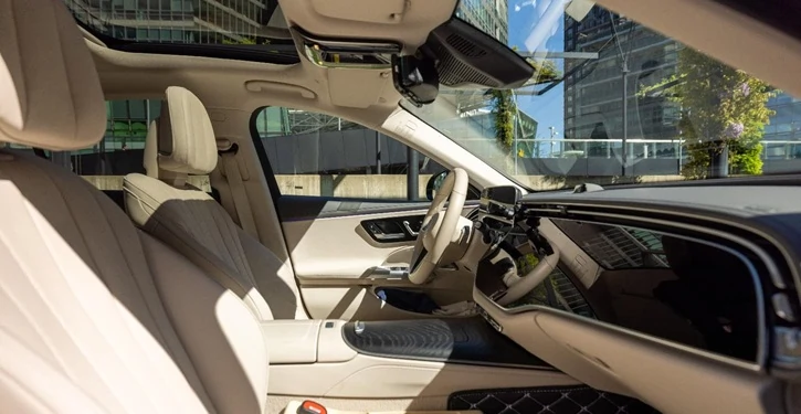 mb-e-class-front-inside-two-slider