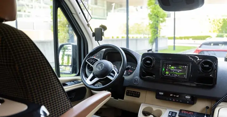 mb-sprinter-vip-front-inside-view